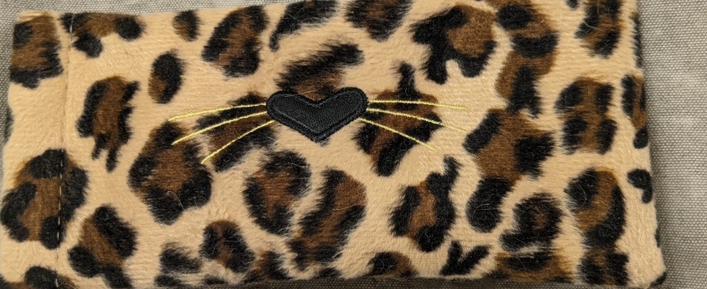 Soft leopard sunglass case. No sunglasses included